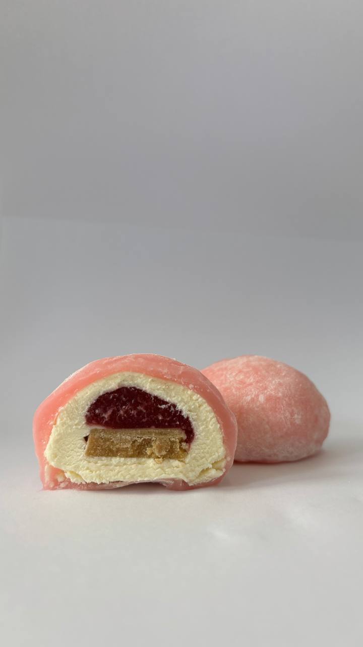 Mochi Truskawkowy Sernik